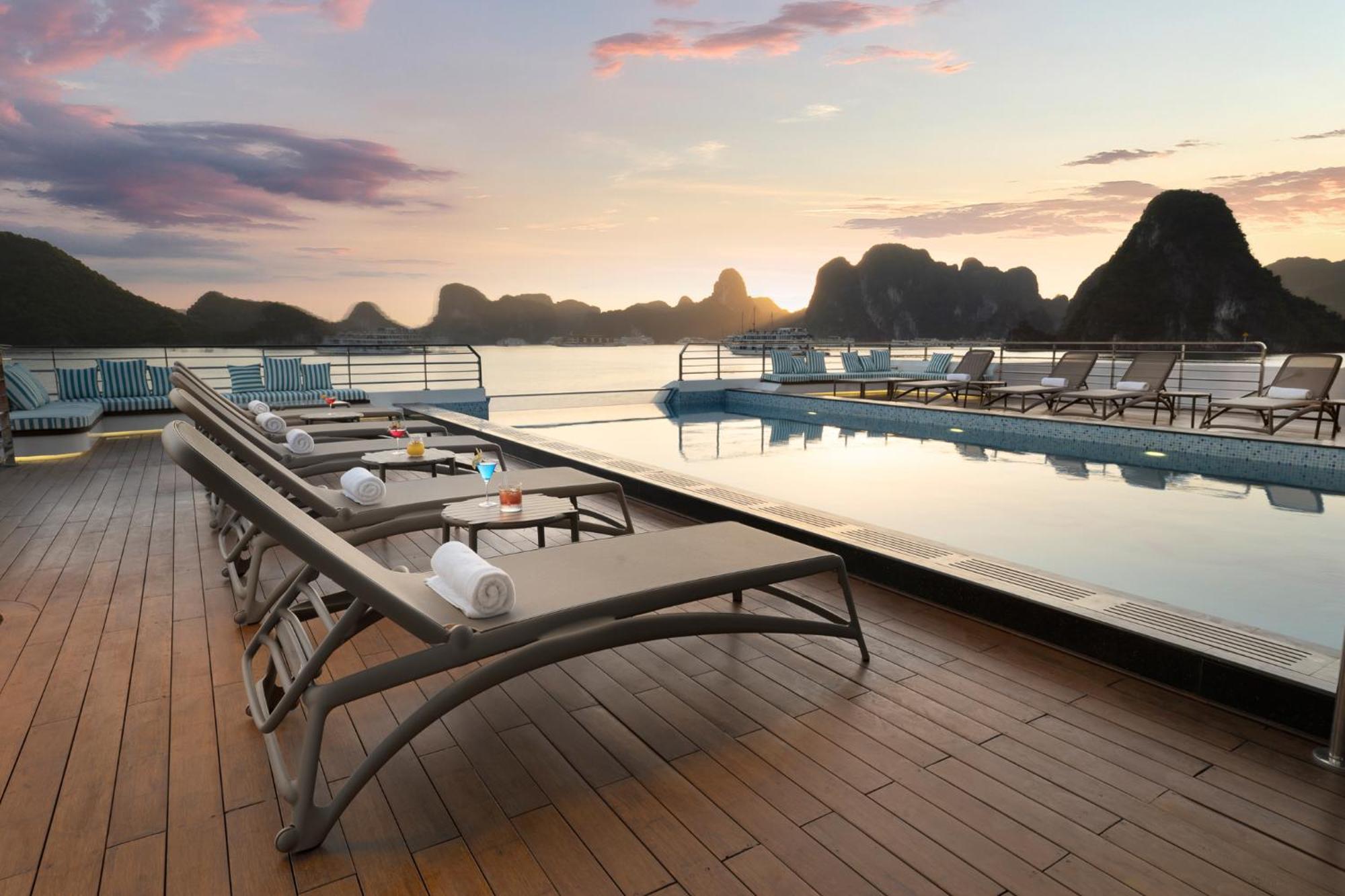 Hotel Grand Pioneers Halong Bay Cruise 2 Ha Long Exterior foto