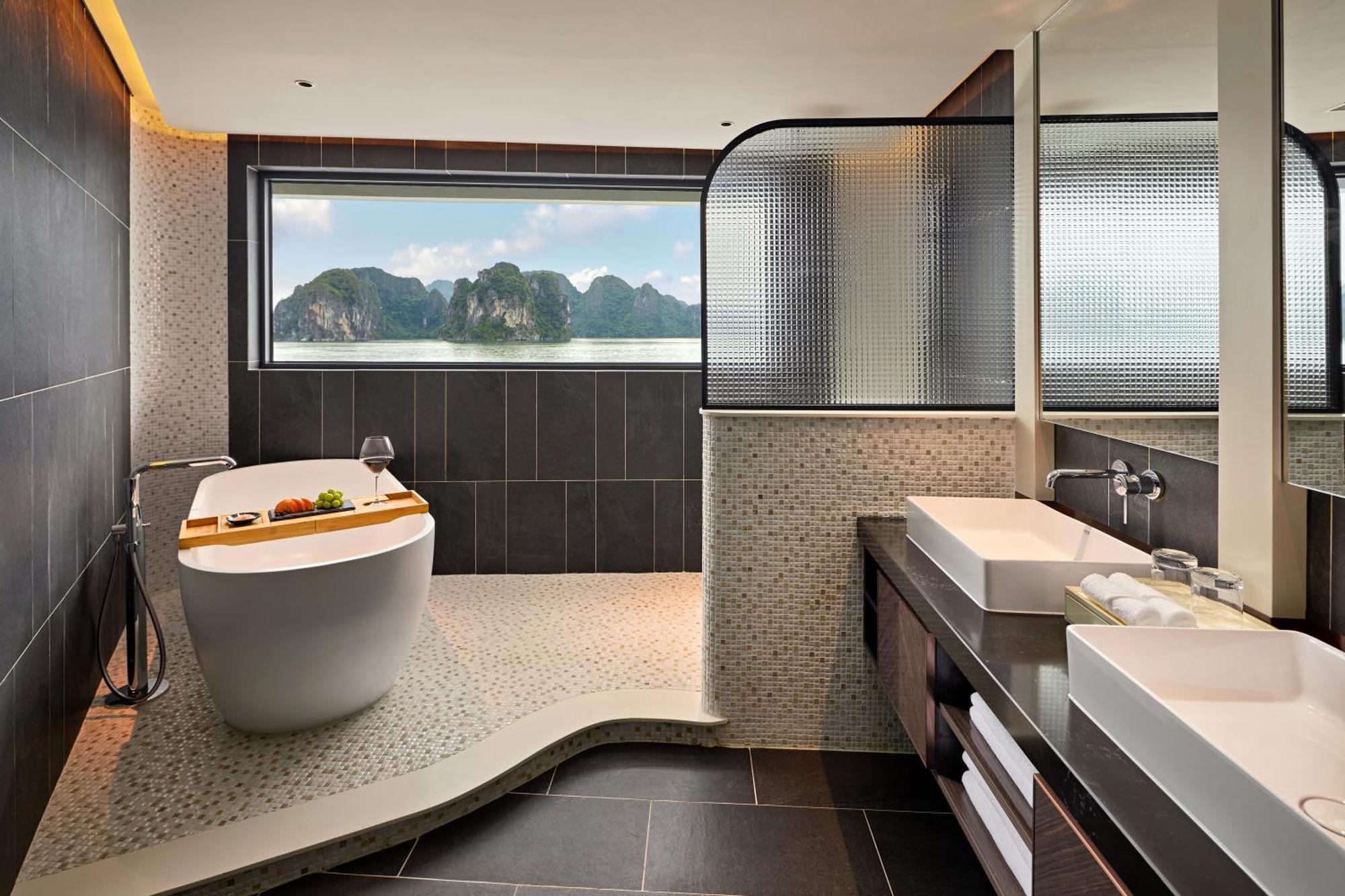 Hotel Grand Pioneers Halong Bay Cruise 2 Ha Long Exterior foto