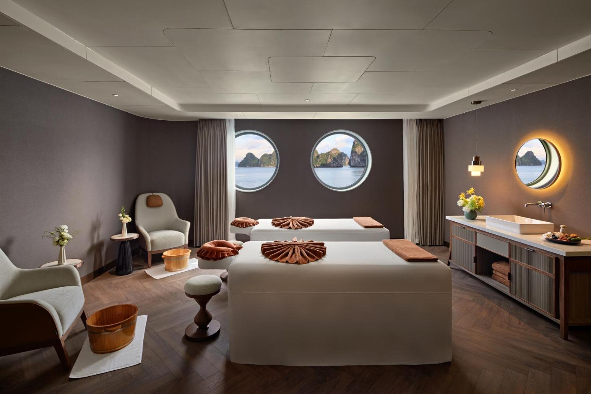 Hotel Grand Pioneers Halong Bay Cruise 2 Ha Long Exterior foto