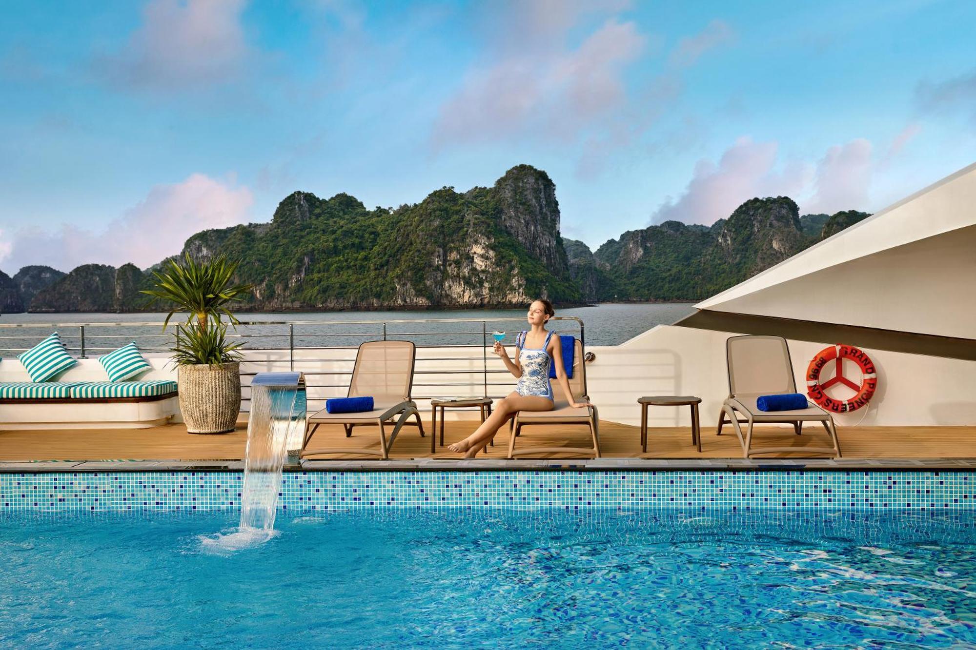 Hotel Grand Pioneers Halong Bay Cruise 2 Ha Long Exterior foto